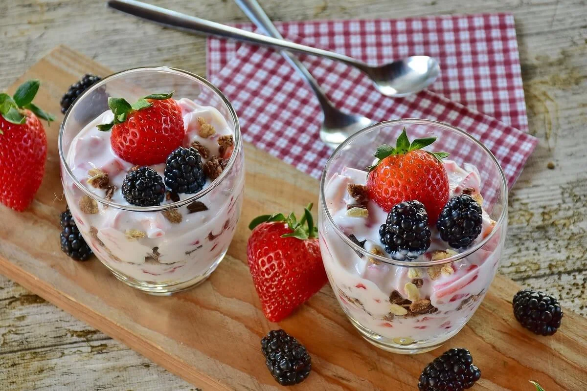 Yogurt with fresh fruit